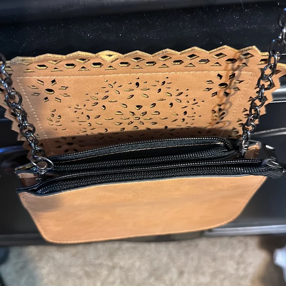 New crossbody purse with metallic design chain strap color of hematite  7”x5.5” - Picture 7 of 10